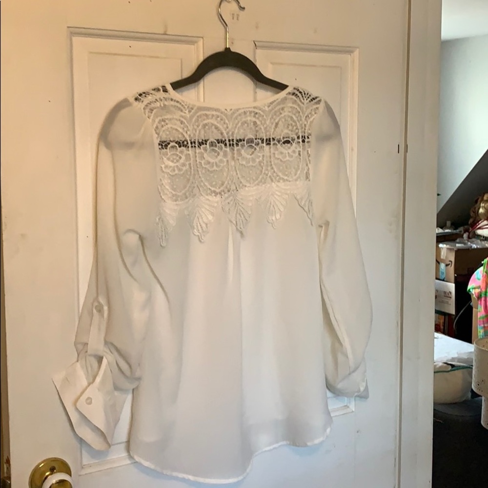 Blouse with lace